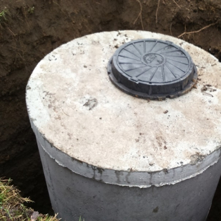 При заказе монтажа выгребной ямы - Люк в подарок